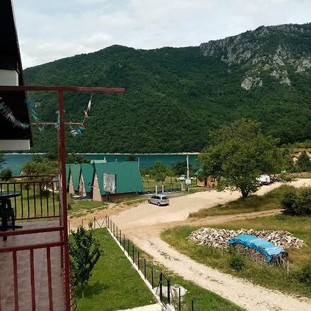 Apartman Pivsko Jezero Hotel Plužine Esterno foto