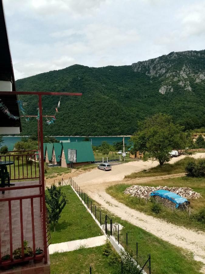 Apartman Pivsko Jezero Hotel Plužine Esterno foto